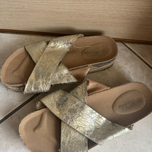 Slippers size 39 like new, multicolor gold