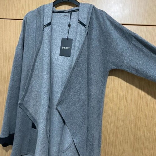 DKNY set gray like new, fleece fabric, comfortable and warm