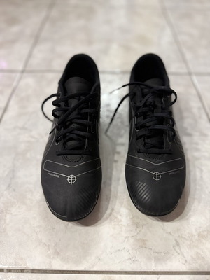 Nike football shoes like new, size 42, black
