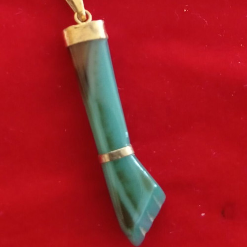 Mano Figa pendants set like new, natural agate stone