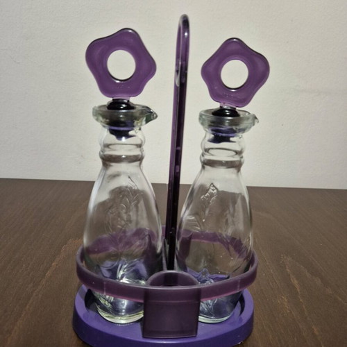 Herevin oil and vinegar set like new with stand, 2 pieces
