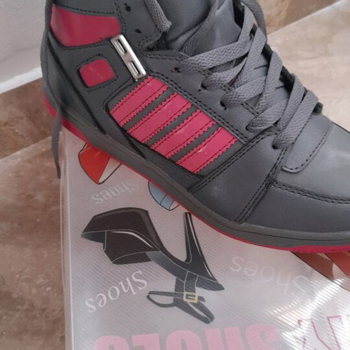 Athletic shoes like new, gray, size 36, with fur inside