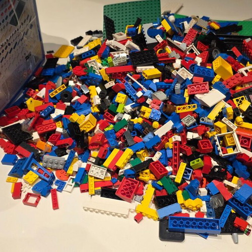 Large collection of authentic LEGO Classic and City, 1000+ pieces
