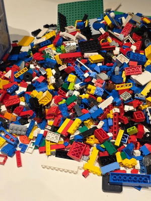Large collection of authentic LEGO Classic and City, 1000+ pieces