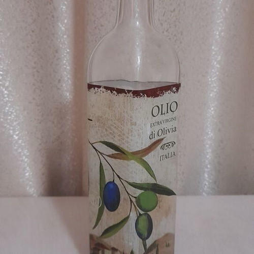 Decorative glass olive oil bottle like new, Mediterranean design