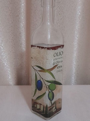 Decorative glass olive oil bottle like new, Mediterranean design