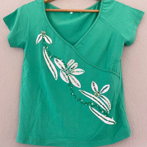 Green blouse S/M made of viscose with designs and sequins like new