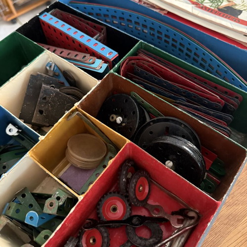 Vintage Meccano Mechanical Construction Set used with original metal box