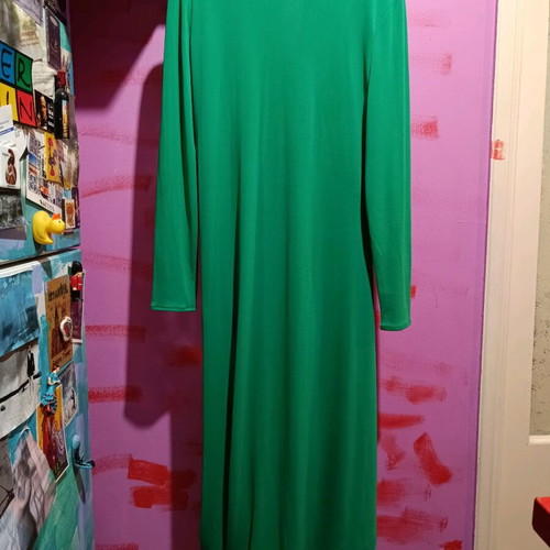 Zara maxi dress size M like new, green with unique hem pattern