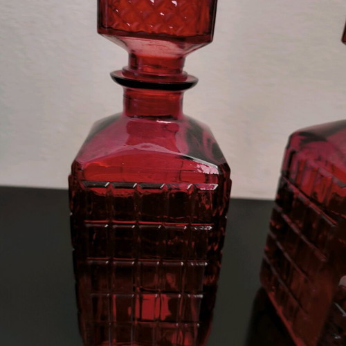 Set of three decorative vases in red glass like new