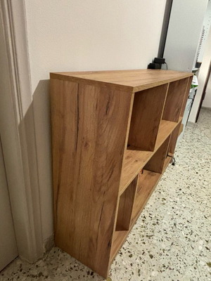 Βιβλιοθήκη σαν καινούργια, διαστάσεις 1,20 μ. ύψος x 80 εκ. πλάτος