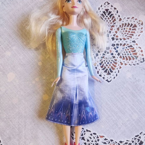 Elsa doll used with skirt tear