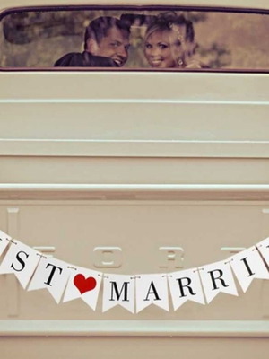 Διακοσμητικό banner γάμου Just Married σαν καινούργιο, χάρτινο