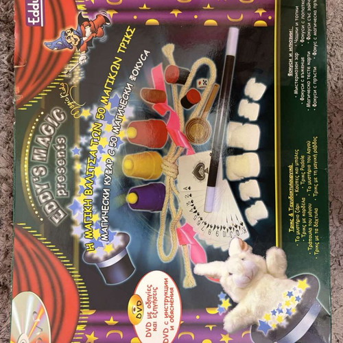 Eddy's Magic Gifts magic suitcase used with 50 tricks