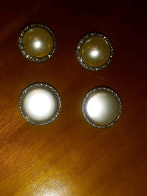 Pearl-type earrings new, two pairs