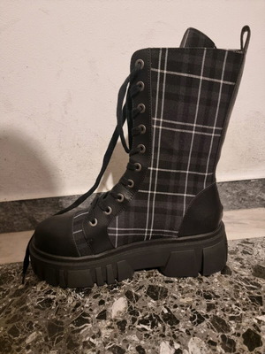 Killstar boots No.43 new, black plaid