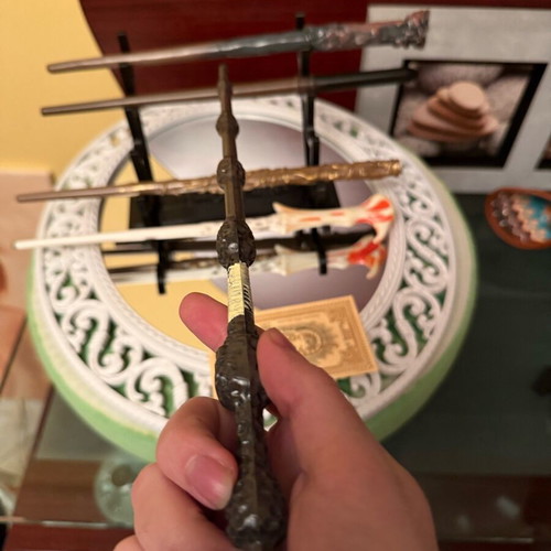 Harry Potter wand set of 5 like new with stand and gilded ticket