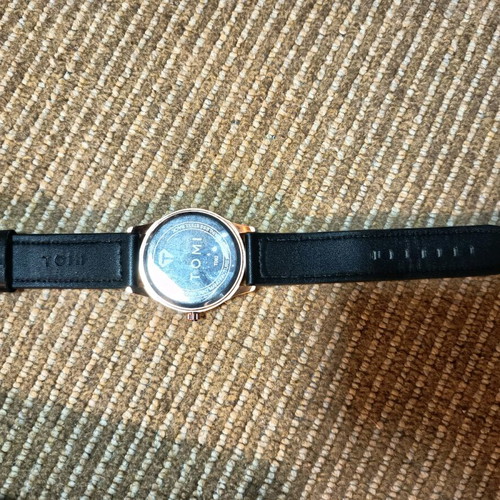 Analog watch like new