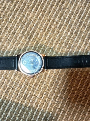 Analog watch like new