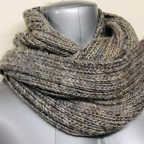 Zara neck scarf used in excellent condition