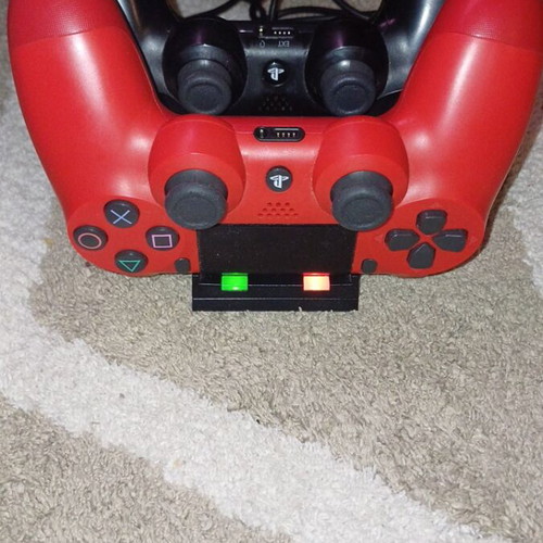 GXT235 Duo charger for PS4 used with LED indicator