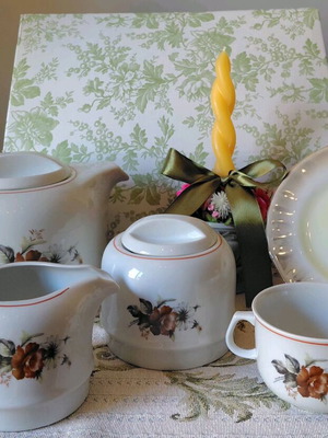 Σετ τσαγιέρα γαλατιέρα ζαχαριέρα φλιτζάνι και πιατάκι vintage σαν καινούργιο