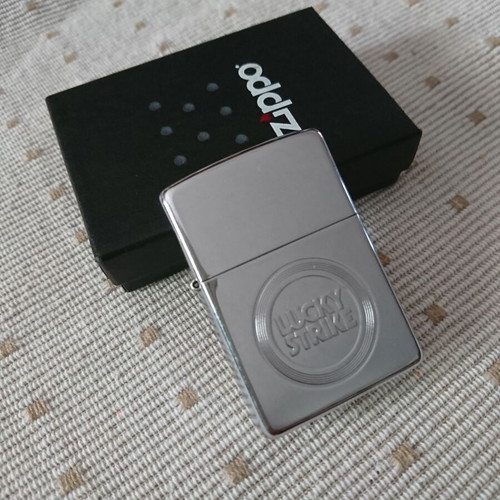 Zippo Lucky Strike lighter like new, polished chrome