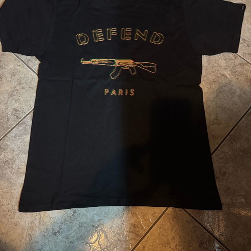 Defend Paris Large T-shirt used, black with stitched design
