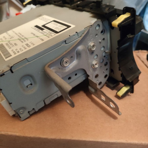 Toyota Yaris XP13 Radio CD with USB port like new, model 86120-0D640