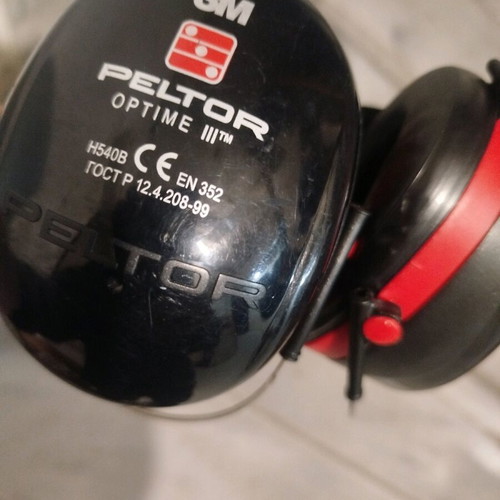 3M Ear Muffs new with excellent sound insulation
