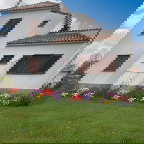 Maisonette in village center with four rooms and two large balconies with view