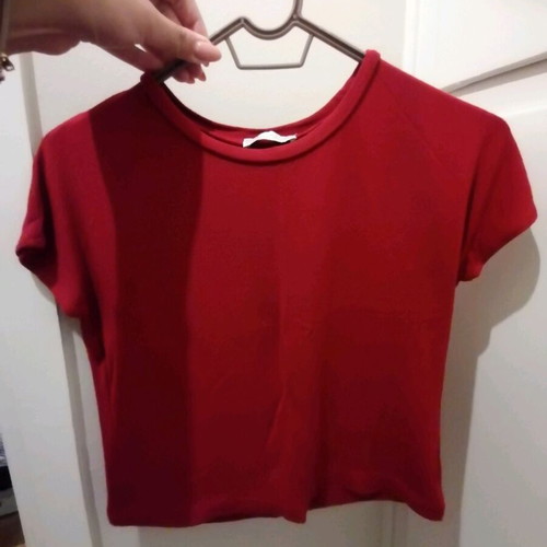 Zara women's red short-sleeve t-shirt like new, unworn