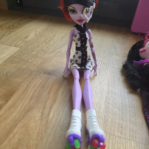 Monster High dolls used, set of 4 including Draculaura and Operetta