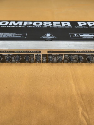 Behringer Composer Pro MDX 2200 dual-channel compressor limiter gate used