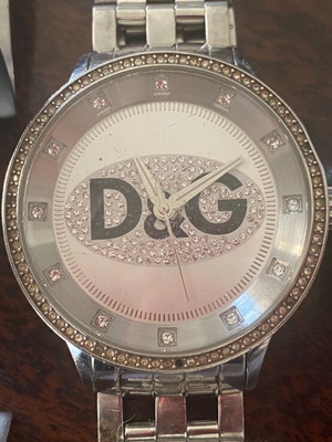 D&G γυναικείο ρολόι Dolce & Gabbana μεταχειρισμένο, ασημί με λείπουν διαμαντάκια