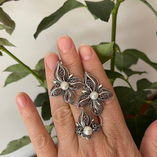 Handmade silver set ring and large filigree 925 earrings with pearls