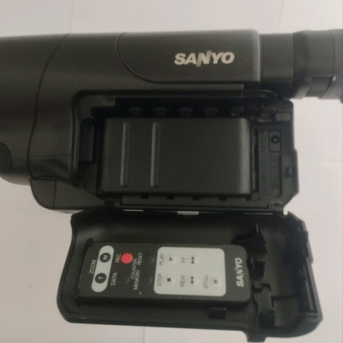 Video camera Sanyo like new, vintage with all accessories
