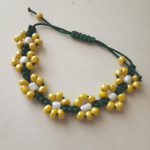 Handmade beaded bracelet with flower design, new, green and yellow