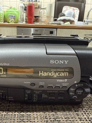 Sony Handycam CCD-TR620E PAL Video8 βιντεοκάμερα με τηλεχειριστήριο και αξεσουάρ