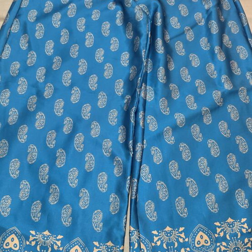 Set of pants and crop top like new, white and blue