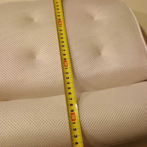 Travel pillow with 4 suction cups like new