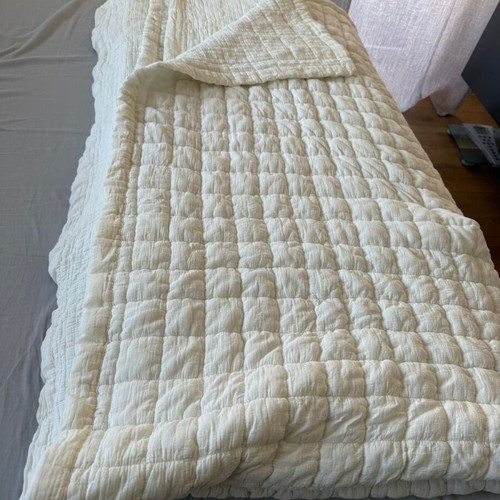 Zara Home quilt 270 x 280 like new, 100% polyester