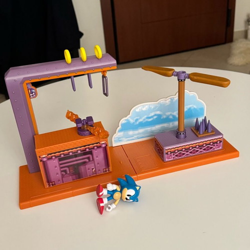 Sonic toy like new with original box