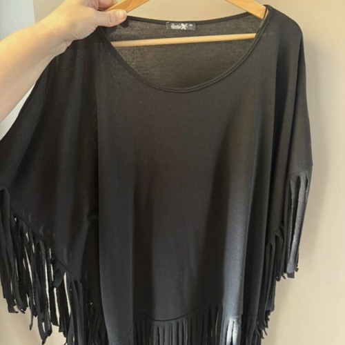 Black blouse with fringes like new, oversized, one size