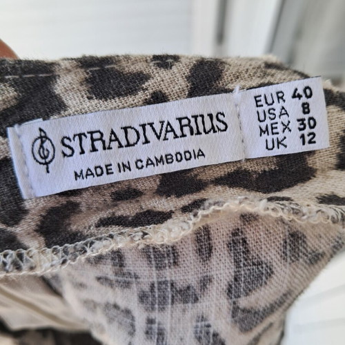 Stradivarius leopard shorts skirt size 40 like new