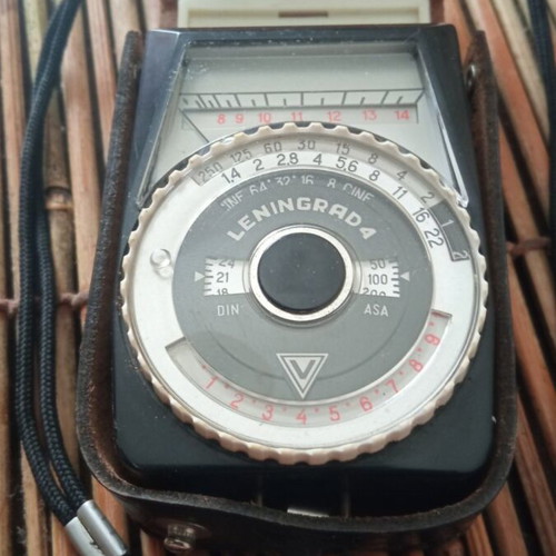 Vintage light meter used, Leningrad 4