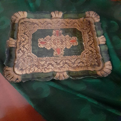 Vintage decorative tray used with Florentine style and embossed design