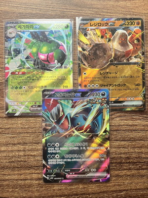 Pokémon cards Regirock Ex, Roaring Moon Ex, Yanmega Ex pack new