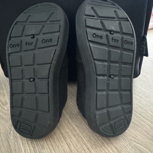 Toms baby shoes new, size 22