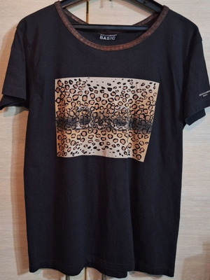 Dolce & Gabbana vintage T shirt XL used, basic elastic fit